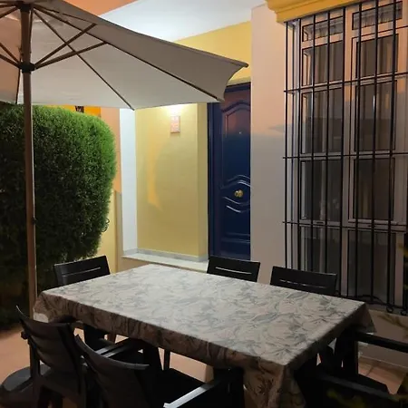 Casa En El Centro De Conil Familias Holiday home *