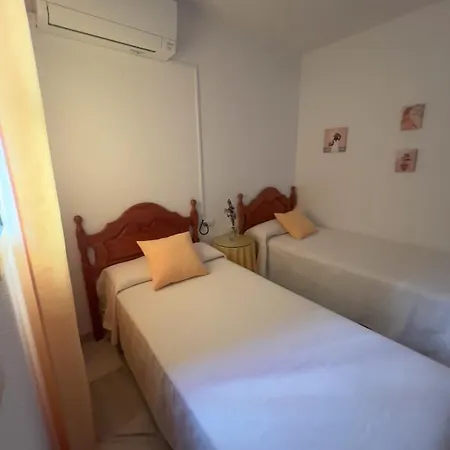 Holiday home Casa En El Centro De Conil Familias *