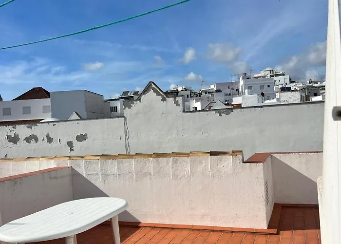 Casa En El Centro De Conil Familias * كونيل ذي لا فرونتيرا